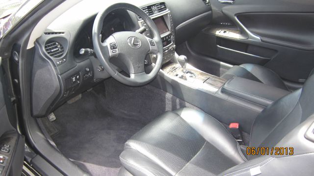 Lexus IS 250C 2011 photo 2