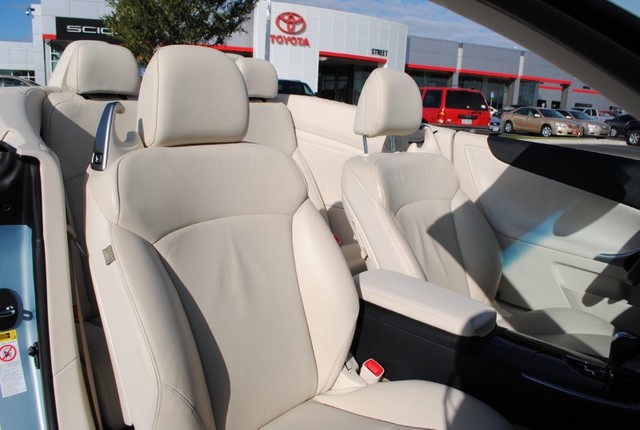 Lexus IS 250C 2011 photo 1