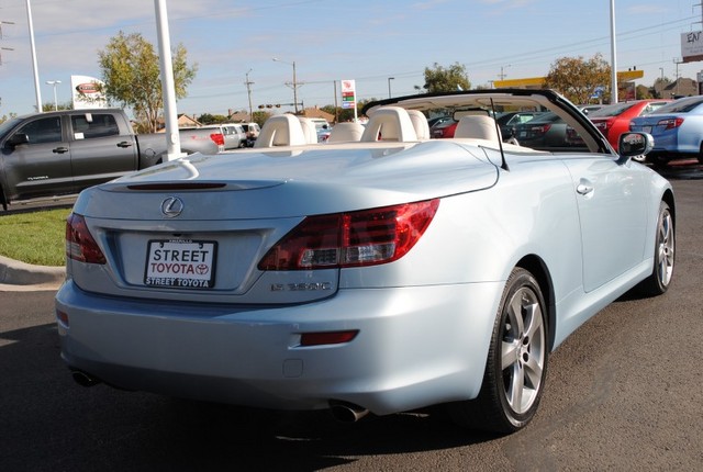 Lexus IS 250C 2011 photo 2