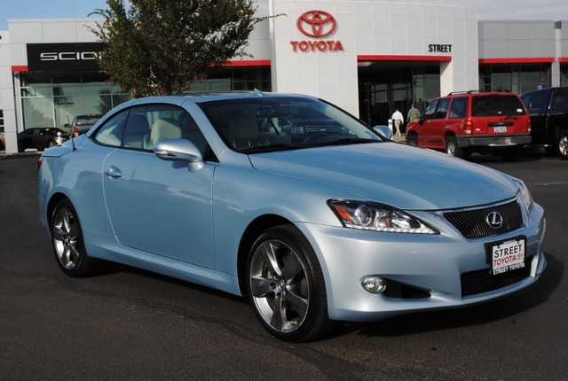 Lexus IS 250C 2011 photo 3