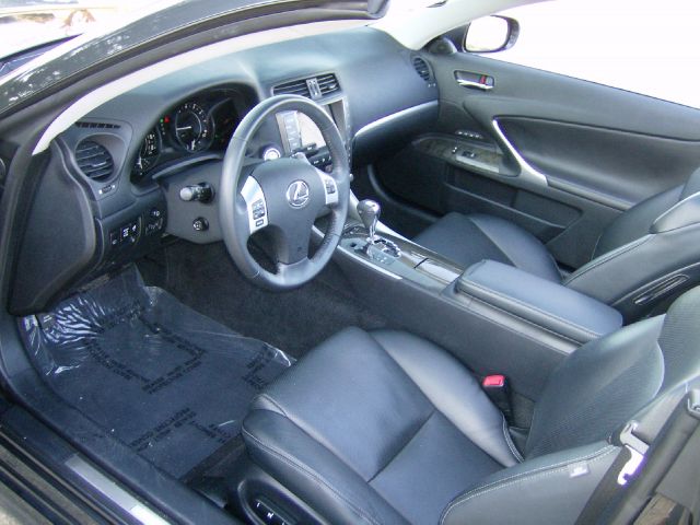 Lexus IS 250C 2011 photo 3