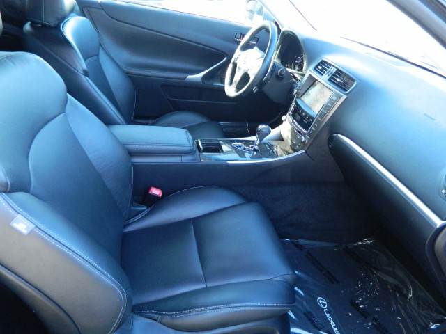 Lexus IS 250C 2012 photo 4