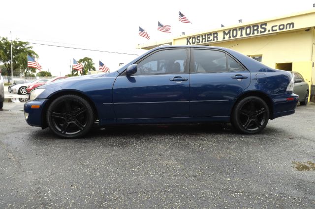 Lexus IS 300 2001 photo 1