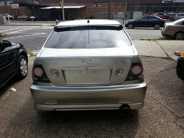 Lexus IS 300 Base Sedan