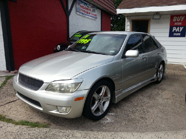 Lexus IS 300 2001 photo 2