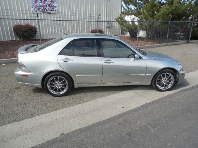 Lexus IS 300 2001 photo 3