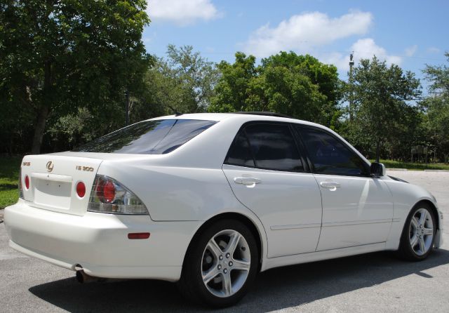 Lexus IS 300 2001 photo 1