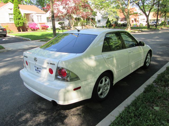 Lexus IS 300 2001 photo 4