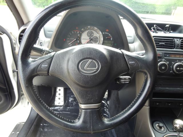 Lexus IS 300 2001 photo 8