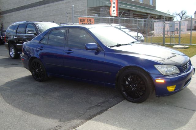 Lexus IS 300 2001 photo 2