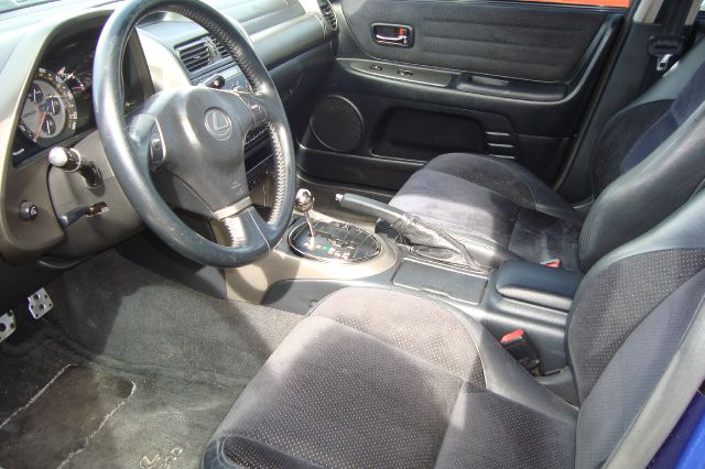 Lexus IS 300 2001 photo 3