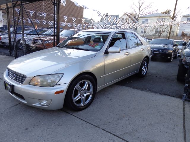 Lexus IS 300 2001 photo 2