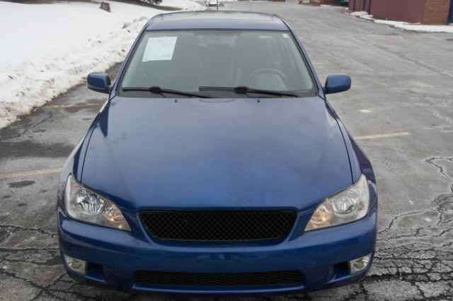Lexus IS 300 2001 photo 2