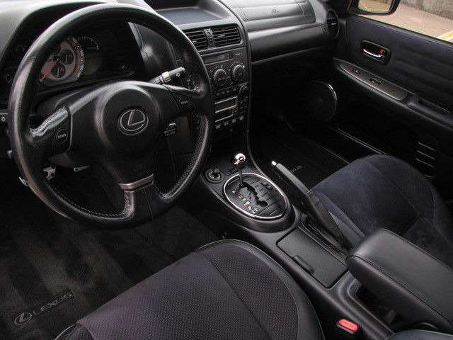 Lexus IS 300 2002 photo 2