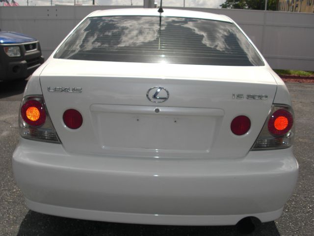 Lexus IS 300 2002 photo 3