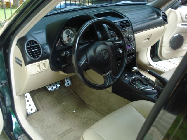 Lexus IS 300 2002 photo 2