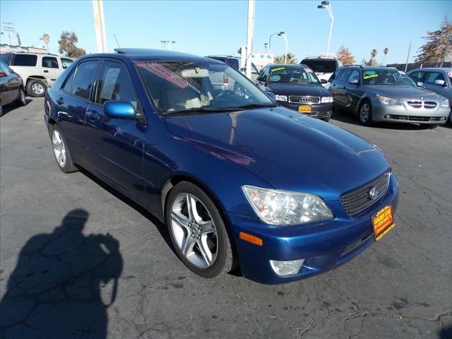 Lexus IS 300 2002 photo 2