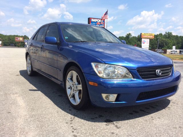 Lexus IS 300 2002 photo 2