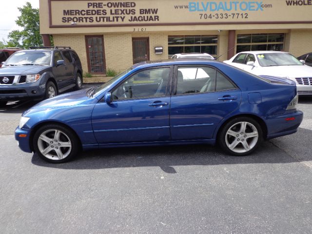 Lexus IS 300 2002 photo 2