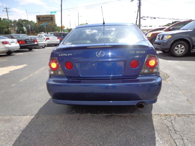 Lexus IS 300 2002 photo 3