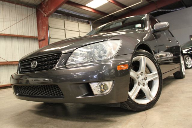 Lexus IS 300 2003 photo 2