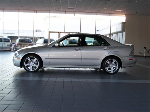 Lexus IS 300 2003 photo 2