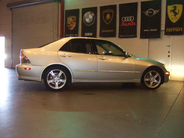 Lexus IS 300 2003 photo 3