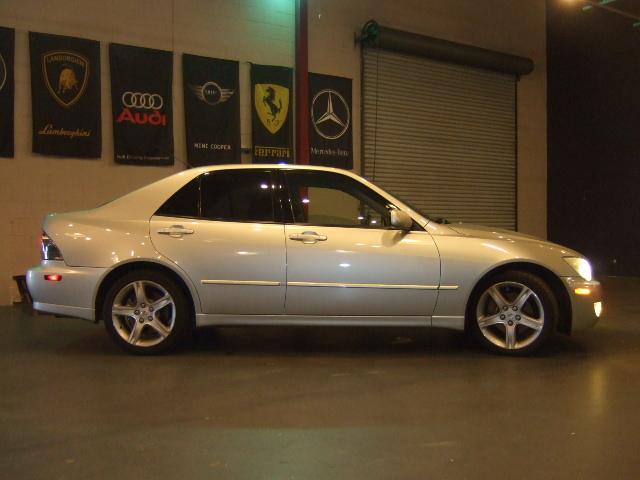 Lexus IS 300 Base Sedan