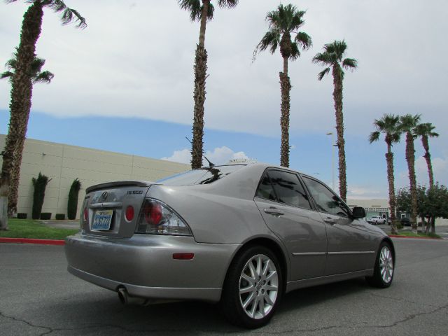Lexus IS 300 2003 photo 3