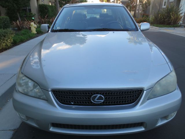 Lexus IS 300 2003 photo 3