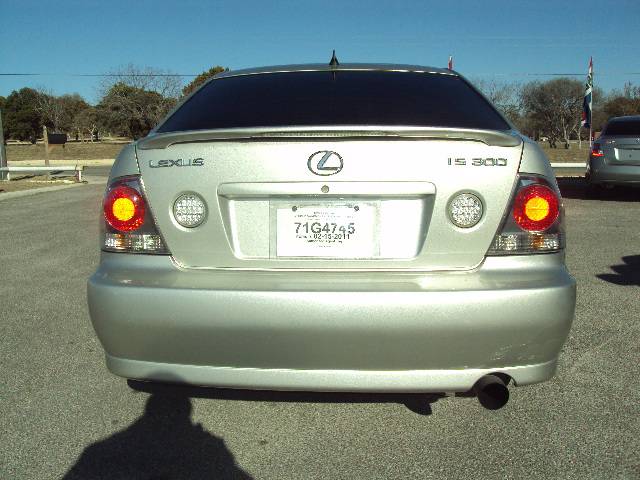 Lexus IS 300 2003 photo 1