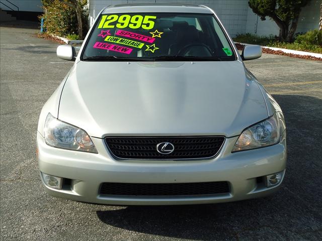 Lexus IS 300 2003 photo 3