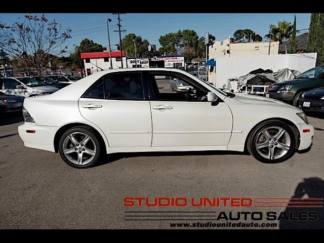 Lexus IS 300 2003 photo 2