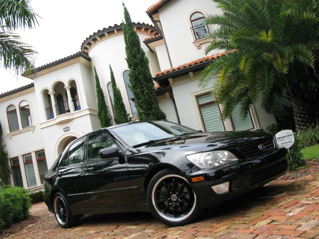 Lexus IS 300 323it Sedan