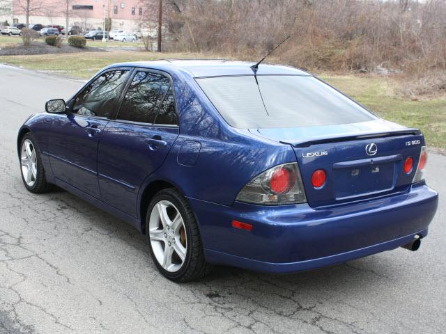 Lexus IS 300 2003 photo 3