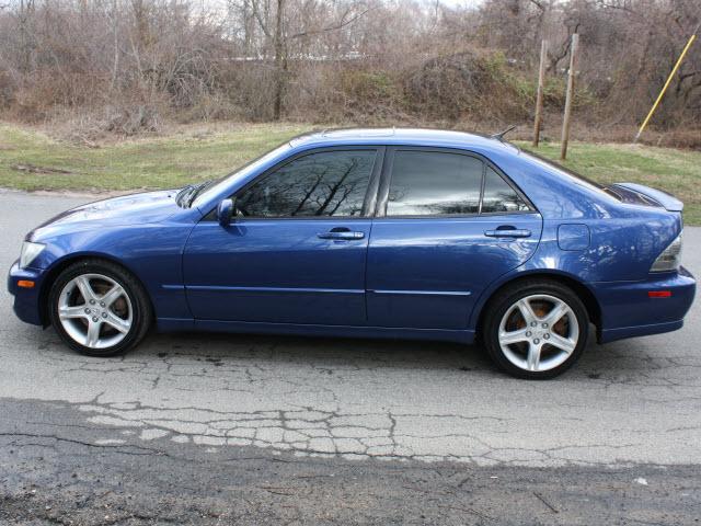 Lexus IS 300 2003 photo 2