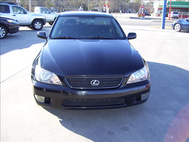 Lexus IS 300 2003 photo 2