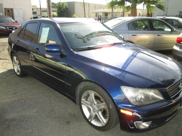 Lexus IS 300 2004 photo 2