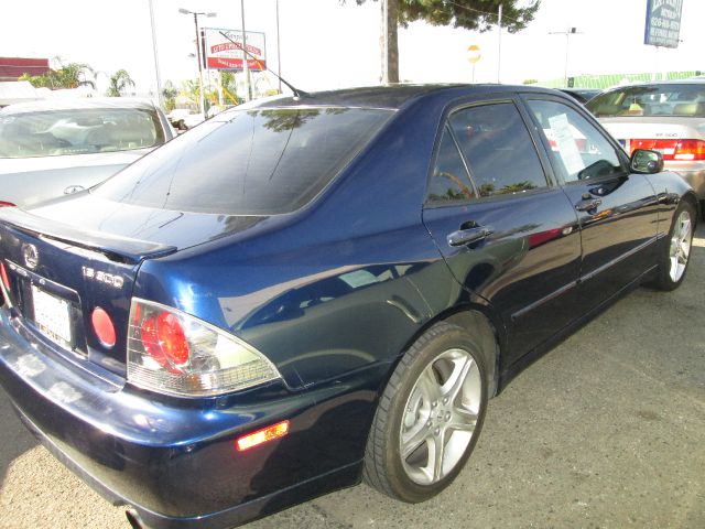 Lexus IS 300 2004 photo 3