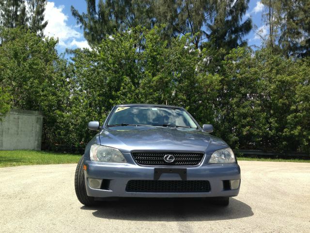 Lexus IS 300 2004 photo 0