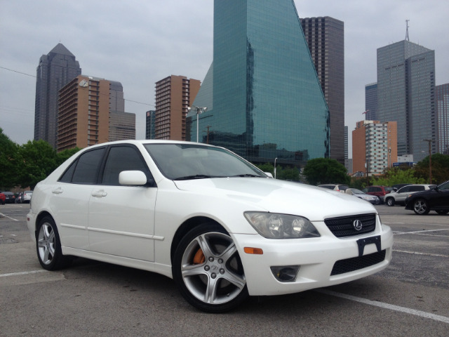 Lexus IS 300 2004 photo 2