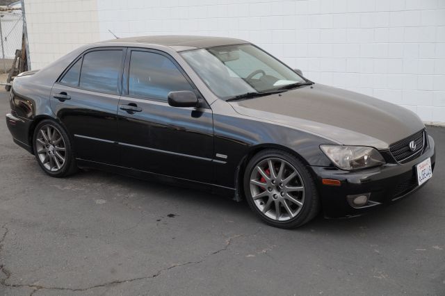 Lexus IS 300 2004 photo 2