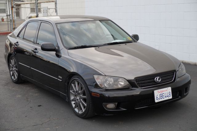Lexus IS 300 2004 photo 3