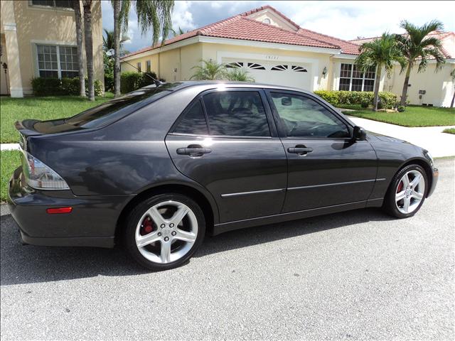 Lexus IS 300 4-DR 1LT Sedan