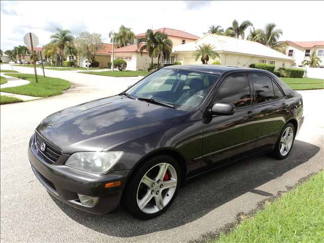 Lexus IS 300 2004 photo 2