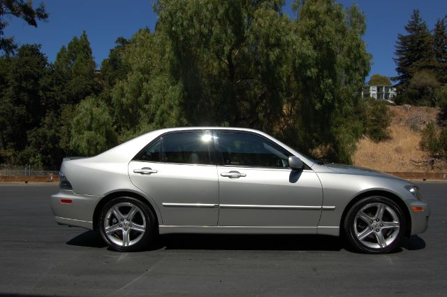 Lexus IS 300 2004 photo 0