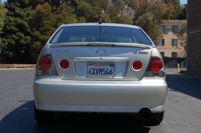 Lexus IS 300 2004 photo 3