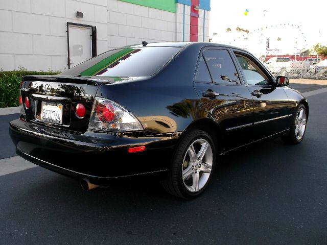 Lexus IS 300 2004 photo 1