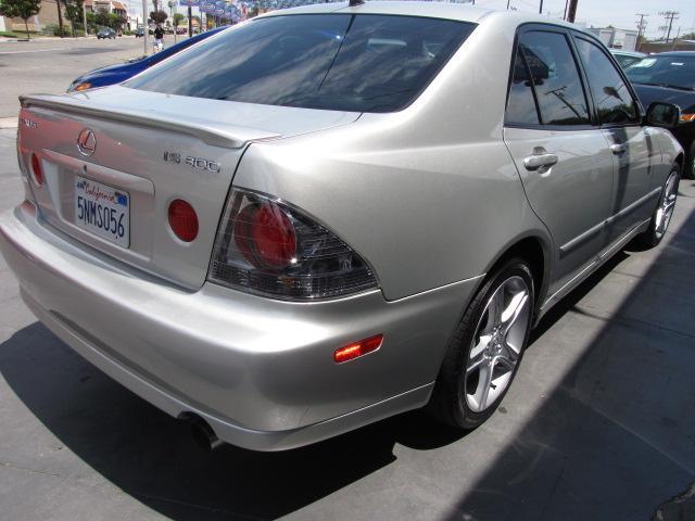 Lexus IS 300 2005 photo 4