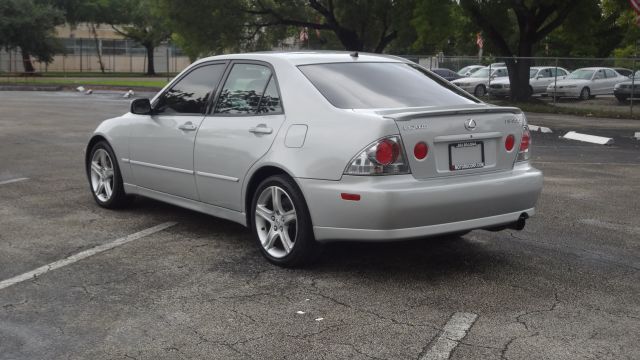 Lexus IS 300 2005 photo 1